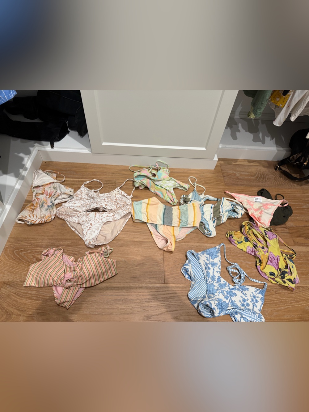 Bundle of 8 Women's bikinis